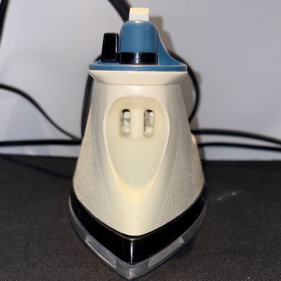 Vintage Black & Decker Light 'n Easy Steam Iron in Blue and White - Picture 4 of 7